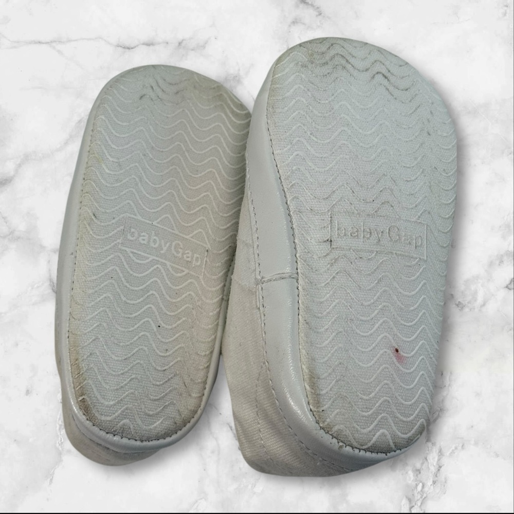Baby Gap crib shoes size 12-18 months - Picture 4 of 5
